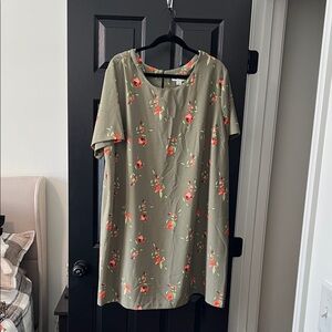 Ava & Viv Olive Green Floral Tunic
